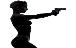 Mulher com uma arma